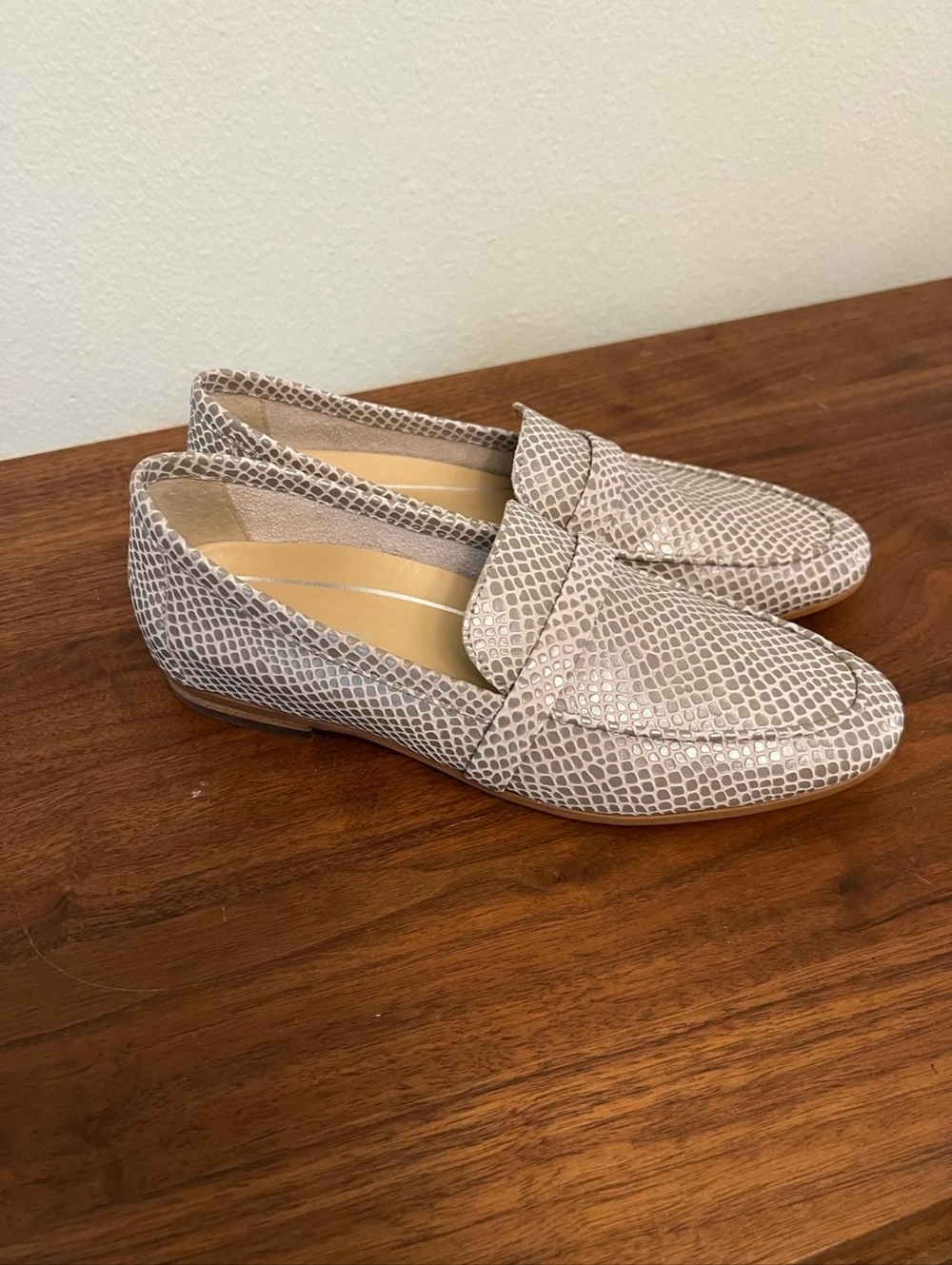 Vionic Zana LZRD Loafers Women's Size 7.5  Grayish Silver Color